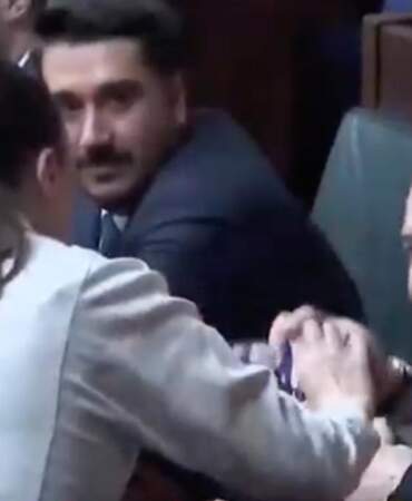 Soylu’dan kendisini çeken muhabire fiziksel müdahale