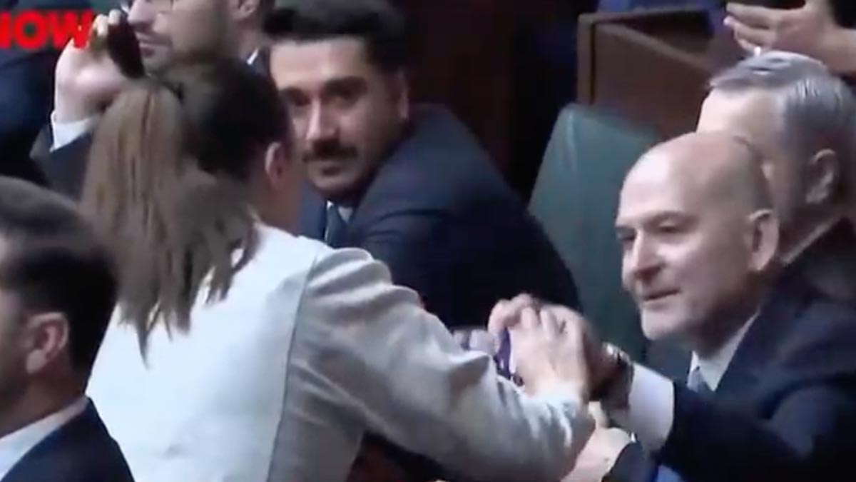 Soylu’dan kendisini çeken muhabire fiziksel müdahale