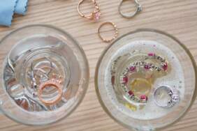 Evde kararmış gümüşleriniz mi var? Basit malzemelerle kararma sorununu halledin