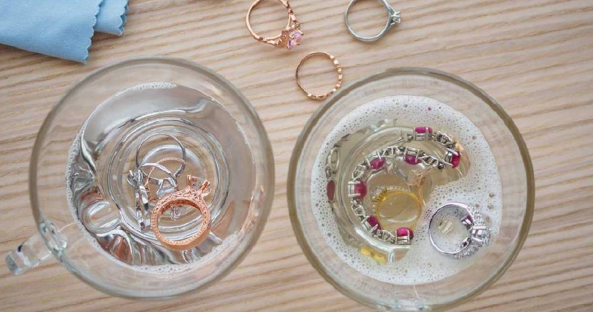 Evde kararmış gümüşleriniz mi var? Basit malzemelerle kararma sorununu halledin