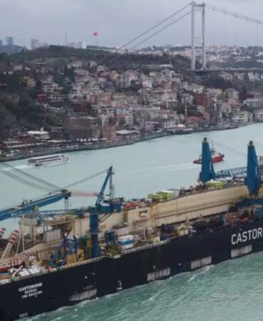 İstanbul Boğazı’nda gemi trafiği çift yönlü askıya alındı