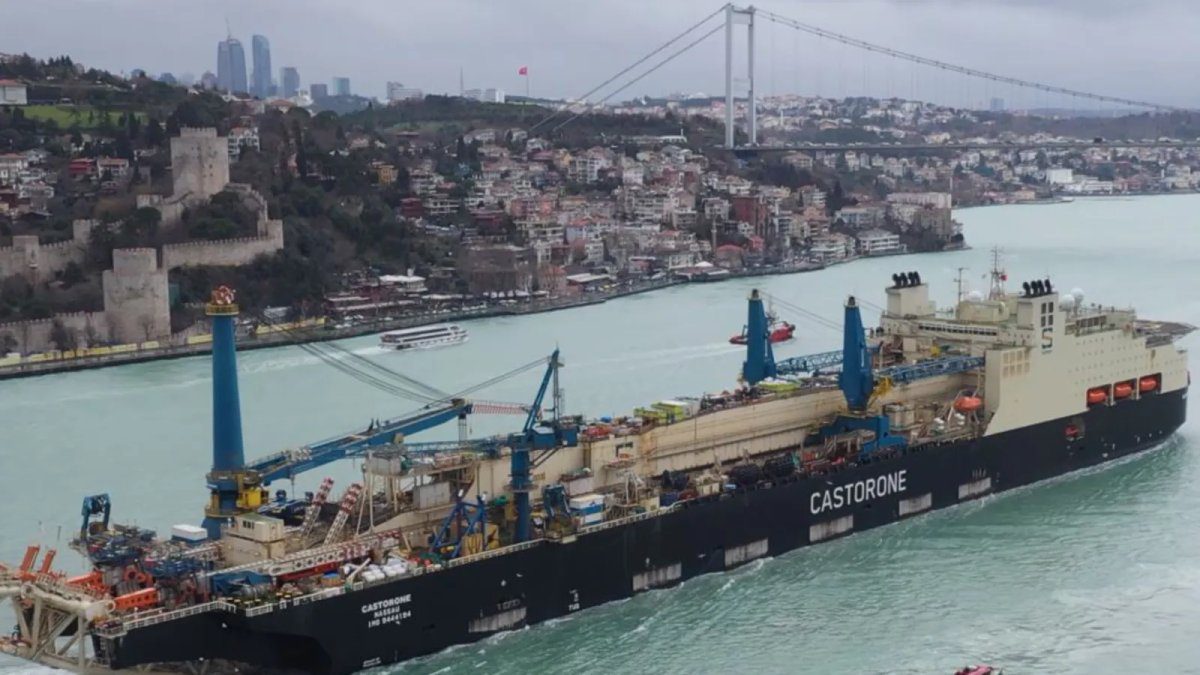 İstanbul Boğazı’nda gemi trafiği çift yönlü askıya alındı