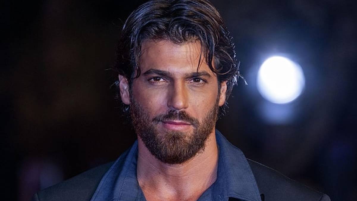 Uzun sakalları gitti yeni tarzıyla değişti! Can Yaman’ı kimse tanıyamadı