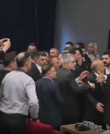 Ataşehir Meclisi’nde başkanvekili seçimi gerginliği: AK Parti ile CHP’li üyeler arasında arbede