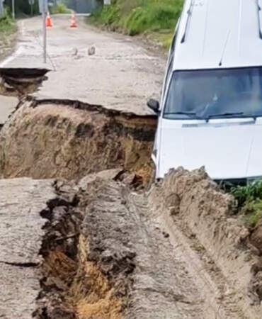 40 Metrelik Çökme! Osmaniye Kadirli’de Sağanak Yolu Yuttu