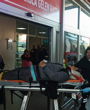 Adana’da Tarım İşçilerini Taşıyan Minibüs Devrildi! 17 Yaralı