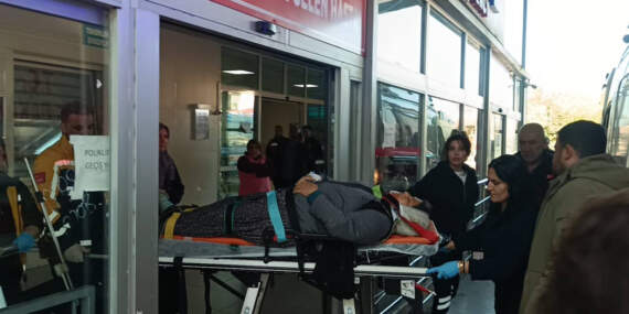 Adana’da Tarım İşçilerini Taşıyan Minibüs Devrildi! 17 Yaralı