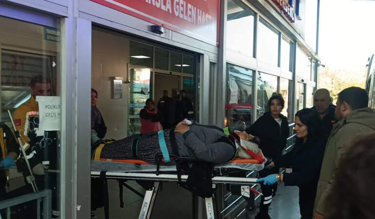 Adana’da Tarım İşçilerini Taşıyan Minibüs Devrildi! 17 Yaralı