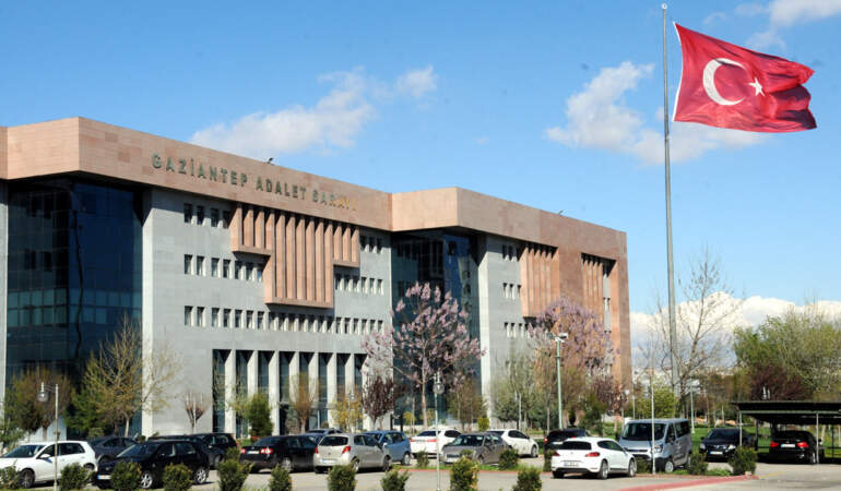Adliyede ‘Uyuşturucu’ Skandalı: 2 Zabıt Katibi Tutuklandı, Avukatlar Gözaltında, Savcı Açığa Alındı
