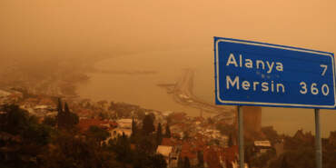 Afrika’dan Gelen Çöl Tozu Antalya’yı Esir Aldı: Gökyüzü Turuncuya Boyandı