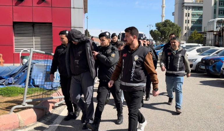 Akademisyenden Büyük vurgun! Dekanı Bile Tuzağa Düşürmüş