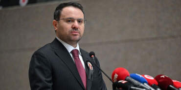 Akın Gürlek’ten Diyarbakır’da ‘Türkiye Yüzyılı’nda Yeni Anayasa’ Mesajı: Demokrasimizi Darbe Anayasasından Kurtarmak İstiyoruz