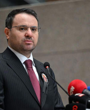 Akın Gürlek’ten Diyarbakır’da ‘Türkiye Yüzyılı’nda Yeni Anayasa’ Mesajı: Demokrasimizi Darbe Anayasasından Kurtarmak İstiyoruz