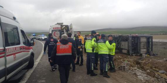 Aksaray’da Tur Otobüsü Devrildi: 20 Yaralı