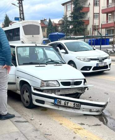 Beypazarı’nda Zincirleme Trafik Kazası: 3 Yaralı