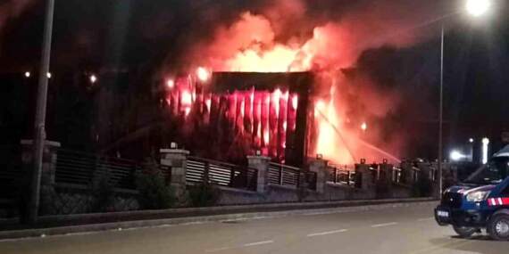 Sincan’da Fabrika Yangını; İtfaiye Müdahale Ediyor
