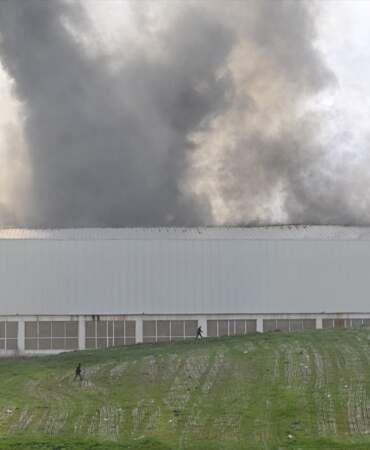 Yenimahalle’de Mobilya Deposunda Yangın