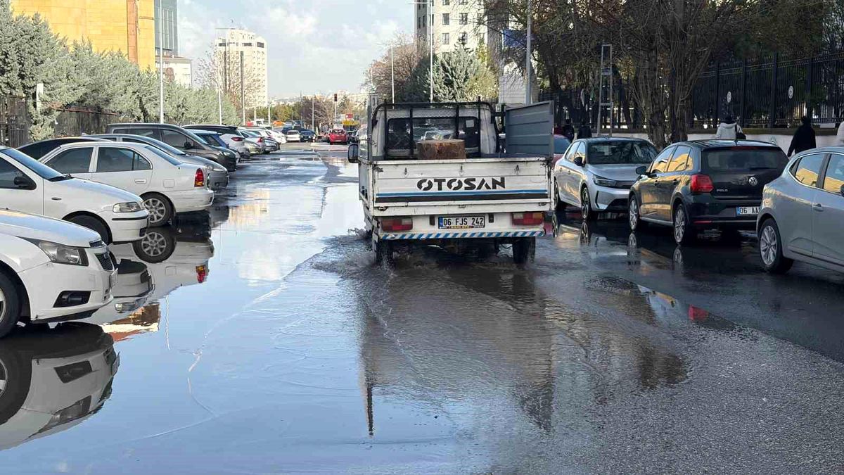 Ankara’da Sağanak Yağış Hayatı Olumsuz Etkiledi