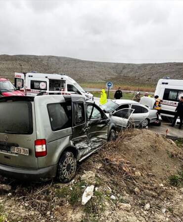 Beypazarı’nda Trafik Kazası: 1 Ölü, 4 Yaralı