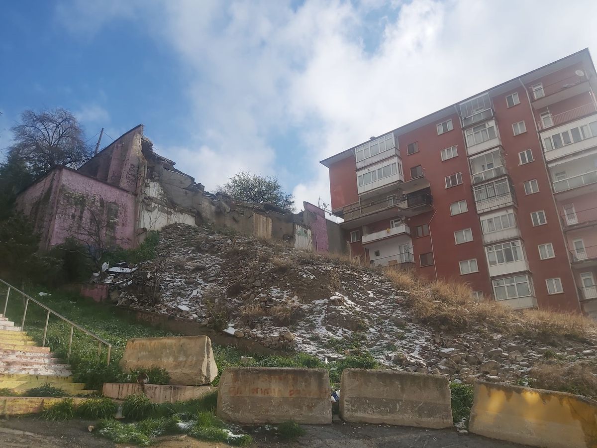 Ankara’da Nisan’da Kar Yağdı