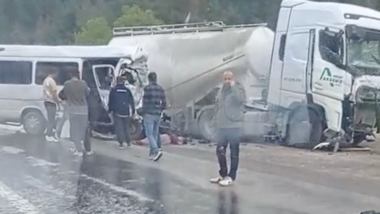 Antalya-Isparta Yolunda Feci Kaza: 7 Ölü, 7 Yaralı
