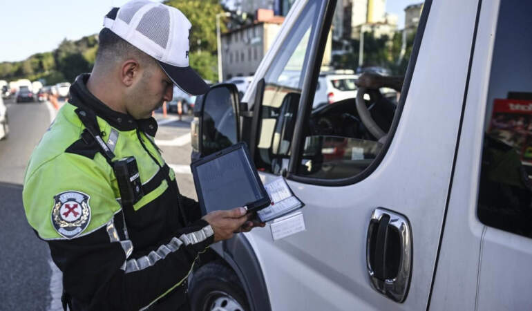 Aracınız Trafikten Men Edilecek: Trafik Sigortasını Yaptırmadan Yola Çıkanlar Yandı