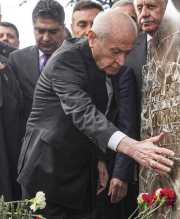 Bahçeli’den Alparslan Türkeş’in Kabrine Ziyaret