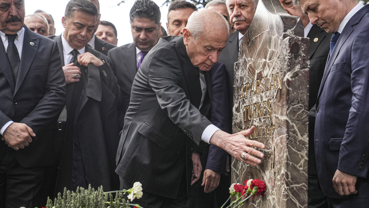 Bahçeli’den Alparslan Türkeş’in Kabrine Ziyaret