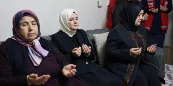 Bakan Çiftçi, Şehit Ailesini Ziyaret Etti