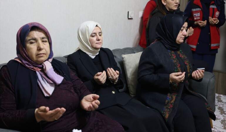 Bakan Çiftçi, Şehit Ailesini Ziyaret Etti