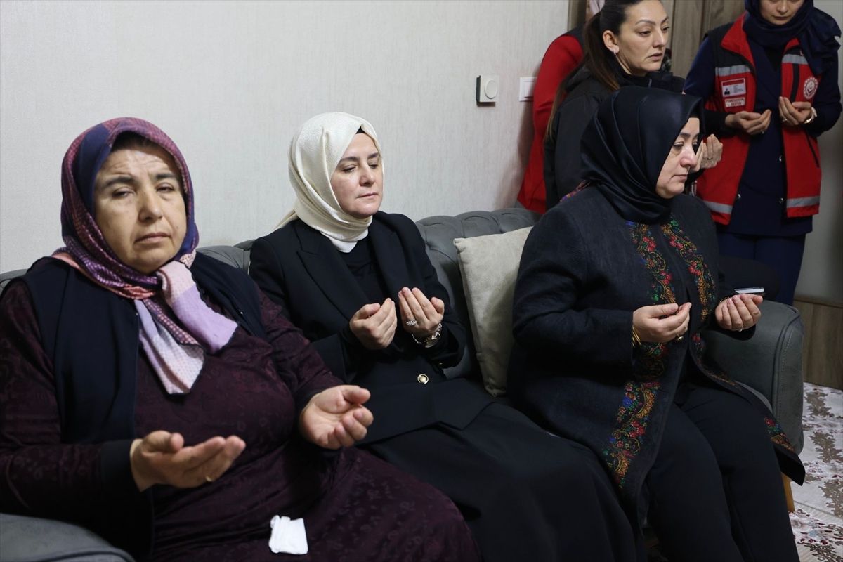 Bakan Çiftçi, Şehit Ailesini Ziyaret Etti