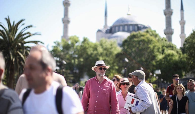 Bakan Ersoy Açıkladı! 2026 İlk Çeyrek Turizm Verileri Belli Oldu: İşte Türkiye’ye Gelen Turist Sayısı