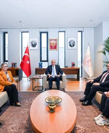Bakan Ersoy, TOGEMDER Yönetim Kurulu Başkanı Sekmen ile görüştü