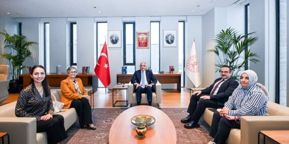 Bakan Ersoy, TOGEMDER Yönetim Kurulu Başkanı Sekmen ile görüştü