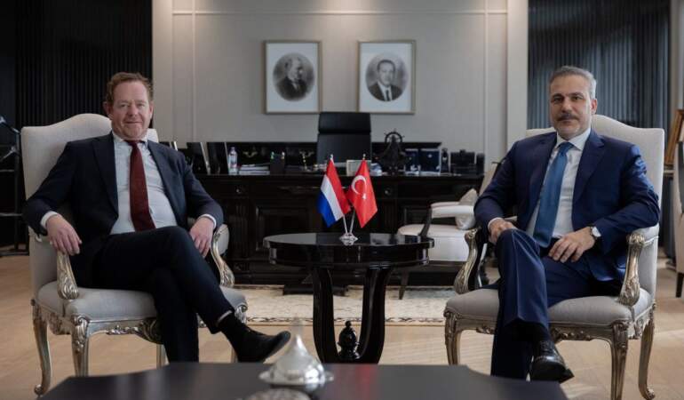 Hakan Fidan ve Hollanda Bakanı Görüştü