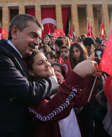 Bakan Tekin 81 İlden Gelen Çocuklarla Anıtkabir’de Ata’nın Huzuruna Çıktı