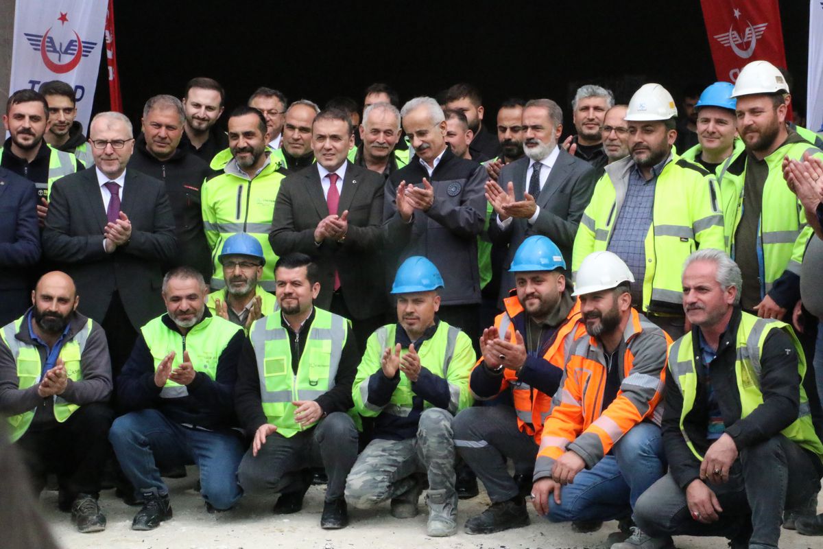 Bakan Uraloğlu: 2053 yılında trenle 48 saatte tüm Türkiye’yi gezeceğiz