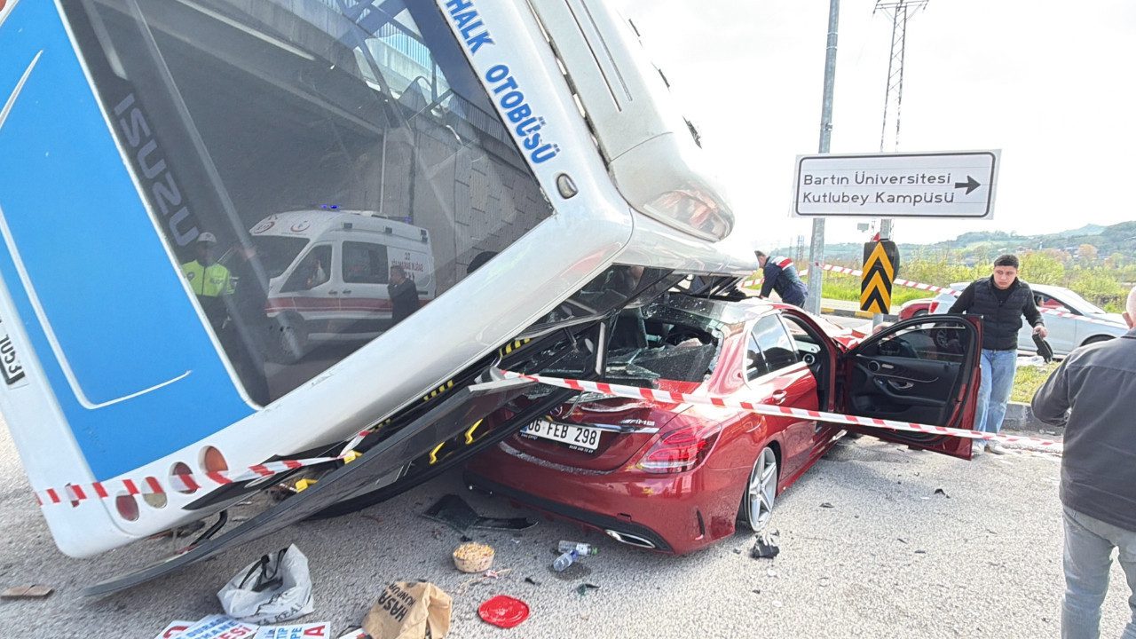 Bartın’da Üniversite Öğrencilerini Taşıyan Otobüs Devrildi, 46 Kişi Yaralandı