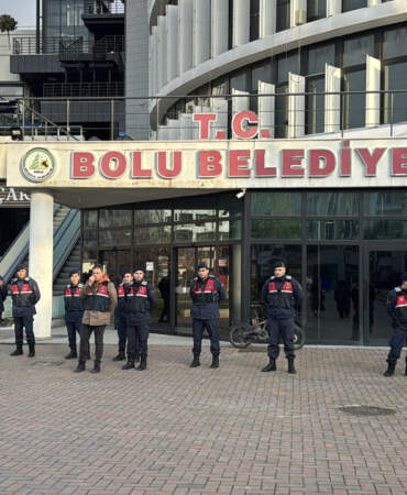 Bolu Belediyesi’nde ‘BOLSEV’ Operasyonu: ‘Kurban Bağışı’ Krizinde Kritik İsimler Tutuklandı