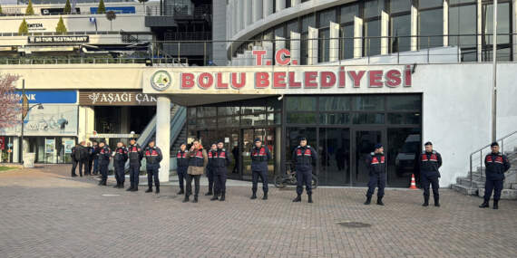 Bolu Belediyesi’ne Gece Yarısı Baskını: ‘Bağış’ Krizinde Başkan Yardımcısına Gözaltı