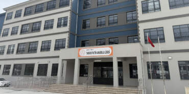 Bir Okul Faciası Daha mı Yaşanacaktı? Mersin’de Lise Öğrencisi Silahla Yakalandı