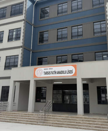 Bir Okul Faciası Daha mı Yaşanacaktı? Mersin’de Lise Öğrencisi Silahla Yakalandı