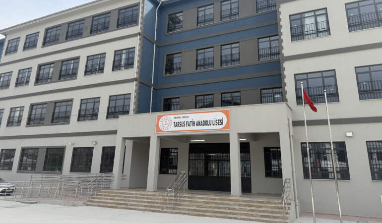 Bir Okul Faciası Daha mı Yaşanacaktı? Mersin’de Lise Öğrencisi Silahla Yakalandı