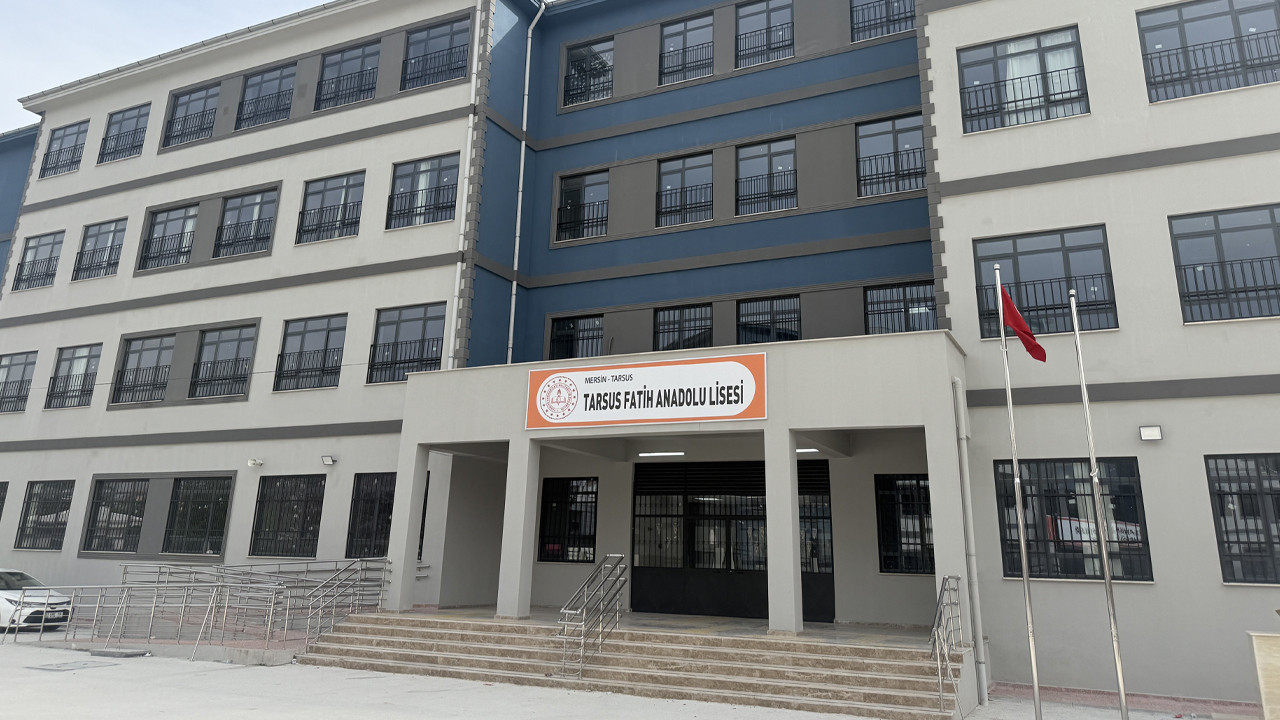 Bir Okul Faciası Daha mı Yaşanacaktı? Mersin’de Lise Öğrencisi Silahla Yakalandı