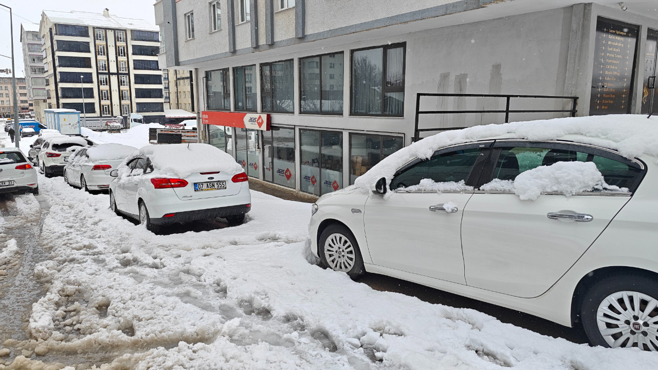 Bitlis’te Nisan Ayında Kar Esareti: 82 Köye Ulaşım Kesildi