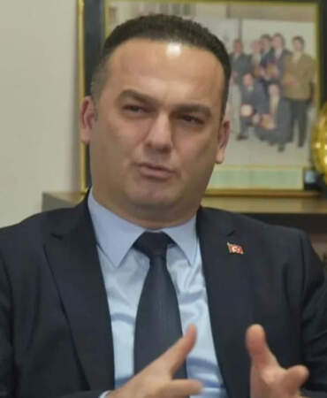 CHP Görevden Uzaklaştırılan Görele Belediye Başkanı Hasbi Dede’yi İhraç Etti