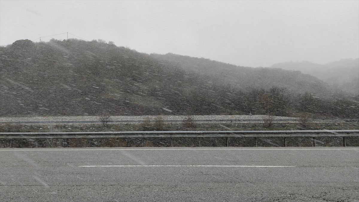 Çorum-Ankara Yolunda Kar Yağışı