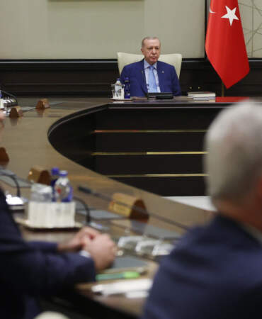 Cumhurbaşkanlığı Kabinesi Toplandı: Gündem Okul Güvenliği ve Orta Doğu