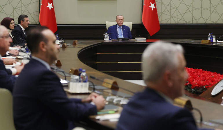 Cumhurbaşkanlığı Kabinesi Toplandı: Gündem Okul Güvenliği ve Orta Doğu