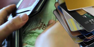 Cüzdanda Nakit Bitti: Bir Ayda 2,6 Trilyonluk Kartlı Ödeme